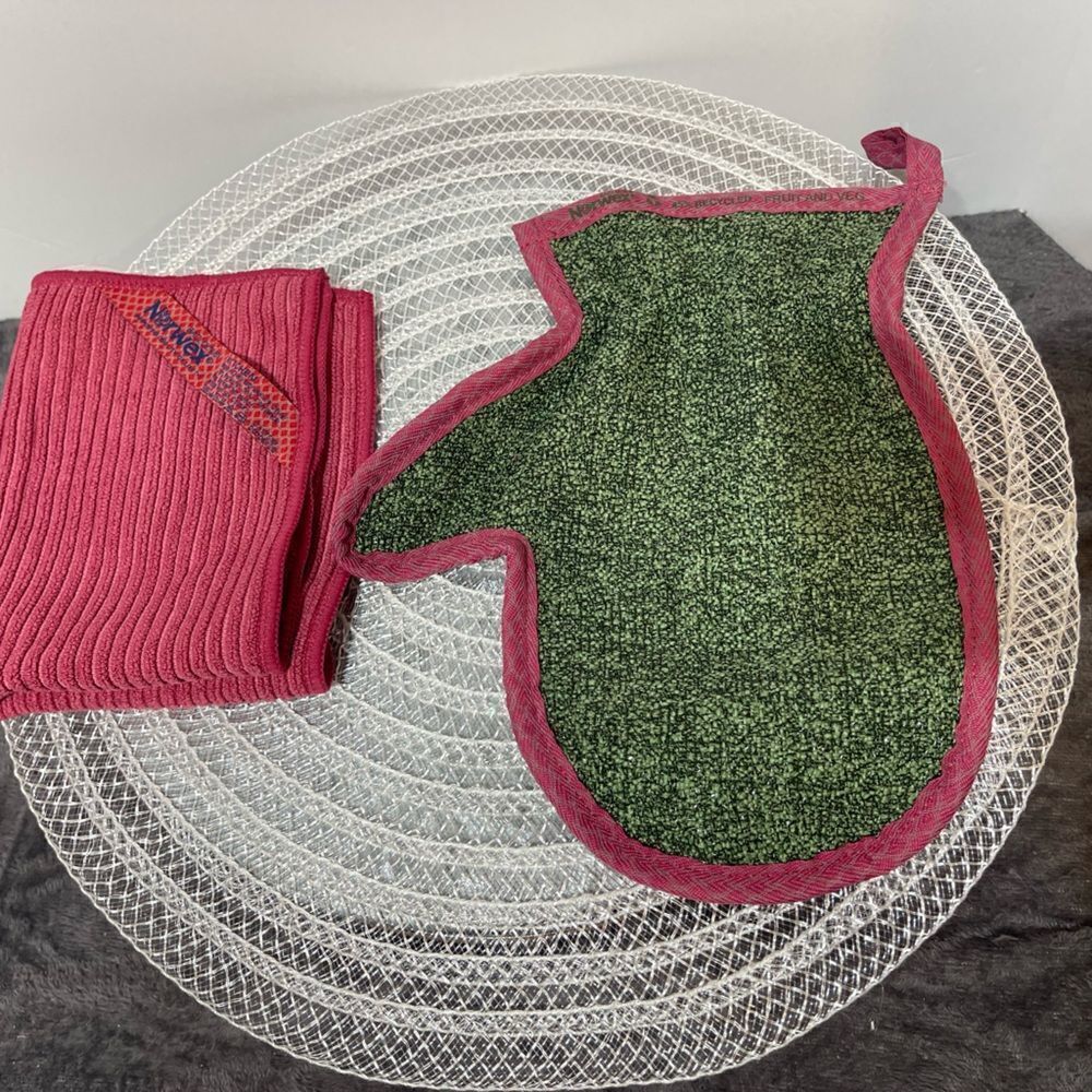 Norwex Veggie and Fruit Scrub Mitt LE and Kitchen Cloth set of 2 NWOT